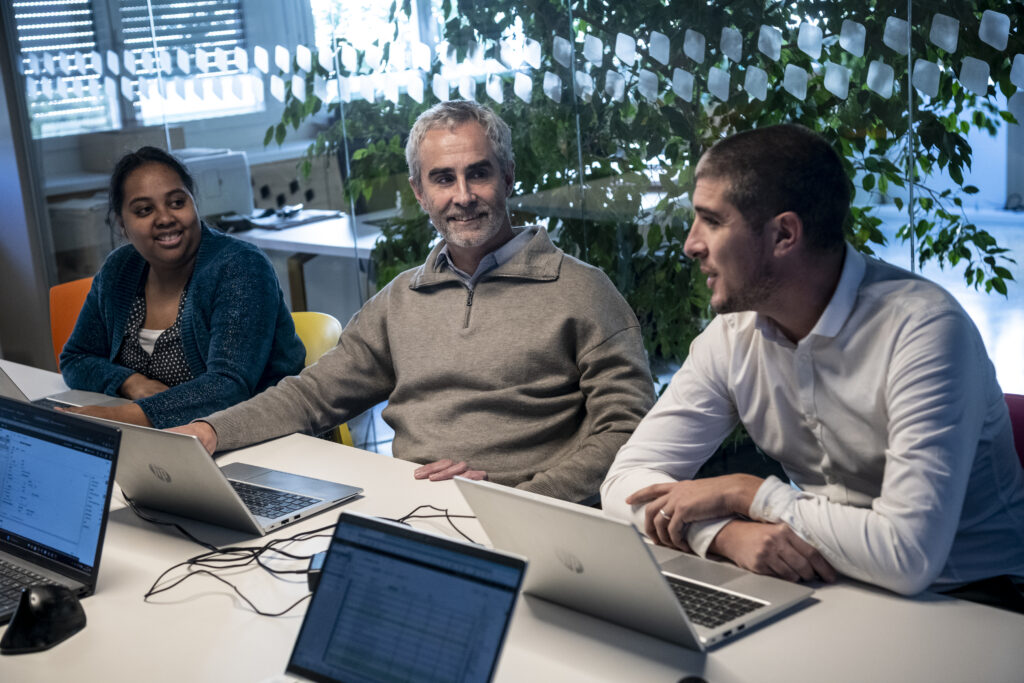 Photographie de collaborateurs, travaillant sur Sage X3