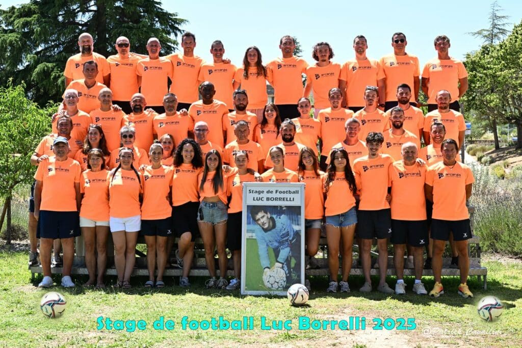 Photographie prise lors du stage Borrelli durant l'été 2025 avec les encadrants.