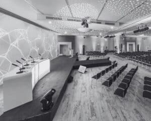 Illustration pour le club clients Sage X3. Photo d'ensemble de la salle de l'Aveyron, une salle de séminaire.